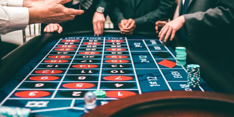 Tận dụng chiến thuật slow-play: khiến đối thủ hoang mang và tối đa hóa lợi nhuận